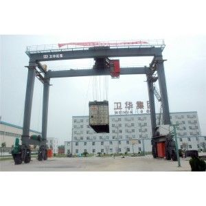 Heavy Duty 5 - 500t RTG Rubber Tyre Gantry Crane สำหรับรูปทรงกล่องกลางแจ้ง