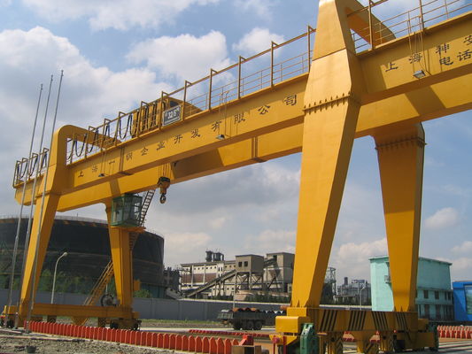 รางเคลื่อนที่ไฟฟ้า Q235B เครนโครงสำหรับตั้งสิ่งของคานคู่ 20 ตัน 50 ตัน