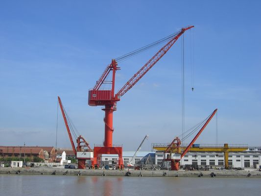 การควบคุมห้องโดยสาร 30 ตัน Harbour Portal Crane Dock Jib Gantry Crane Four Link Type