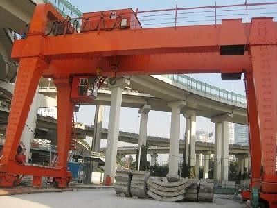 ลานขนส่งสินค้า Q235 Q345 ปั้นจั่นคานคู่ 100 ตัน รุ่น MG