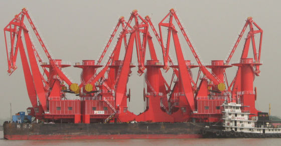 การควบคุมห้องโดยสาร 30 ตัน Harbour Portal Crane Dock Jib Gantry Crane Four Link Type