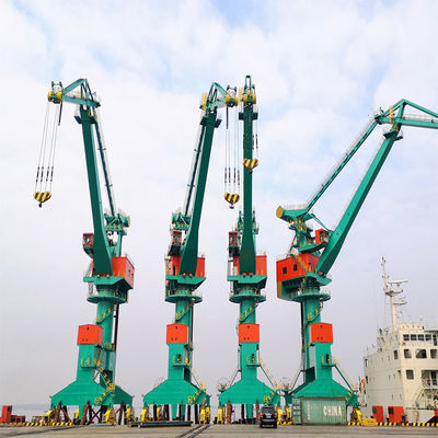 การควบคุมห้องโดยสาร 30 ตัน Harbour Portal Crane Dock Jib Gantry Crane Four Link Type